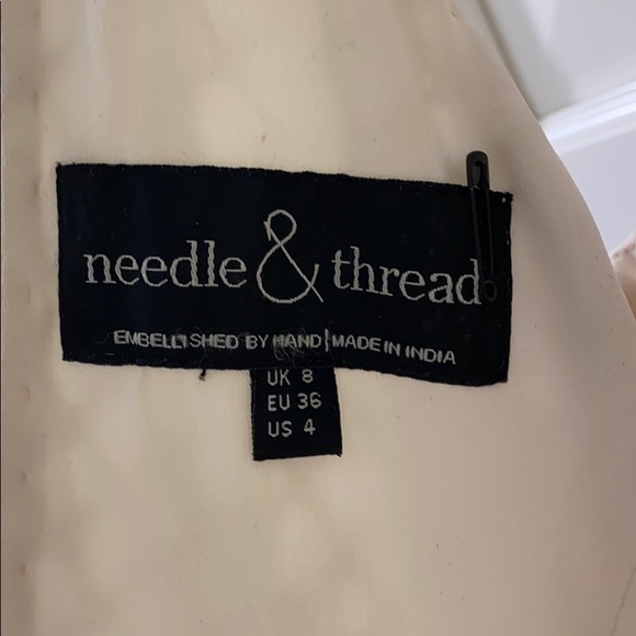 Needle and thread beaded and tulle gown - Picture 4 of 5